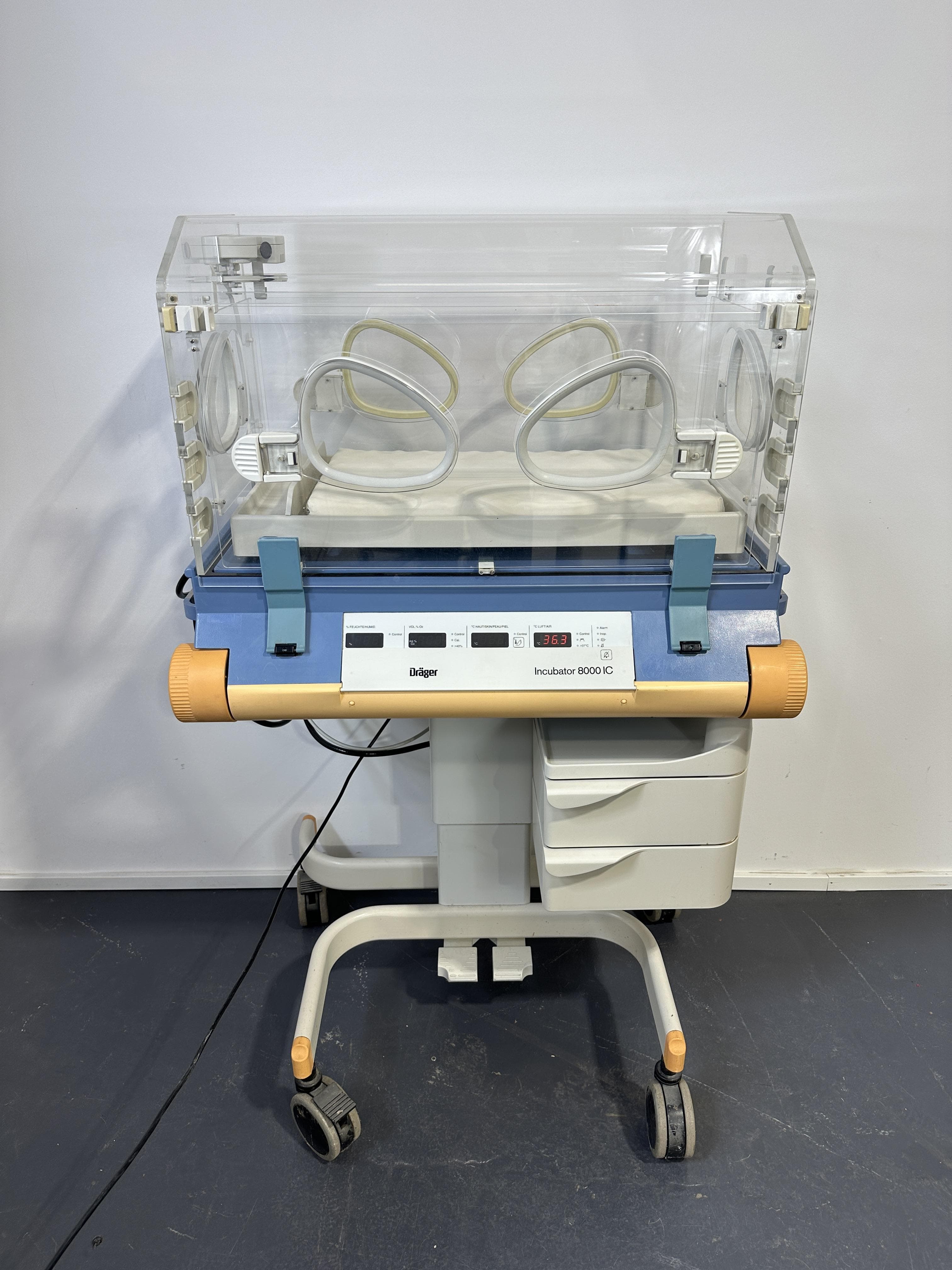 DRAGER 8000 IC Neonatal incubator