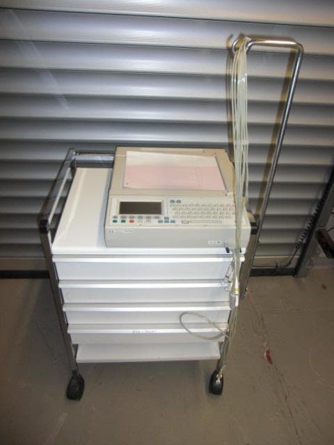 HEWLETT PACKARD Pagewriter 200 EKG Machine