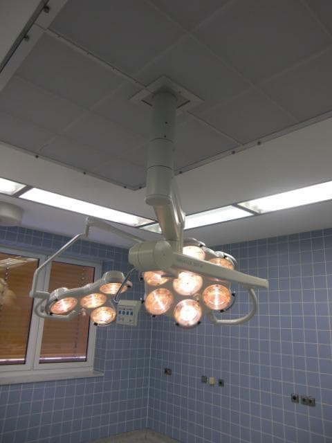 HANAULUX 2004 Duo Surgical light