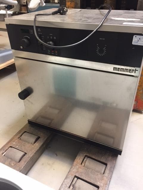 MEMMERT BE 200 Laboratory incubator