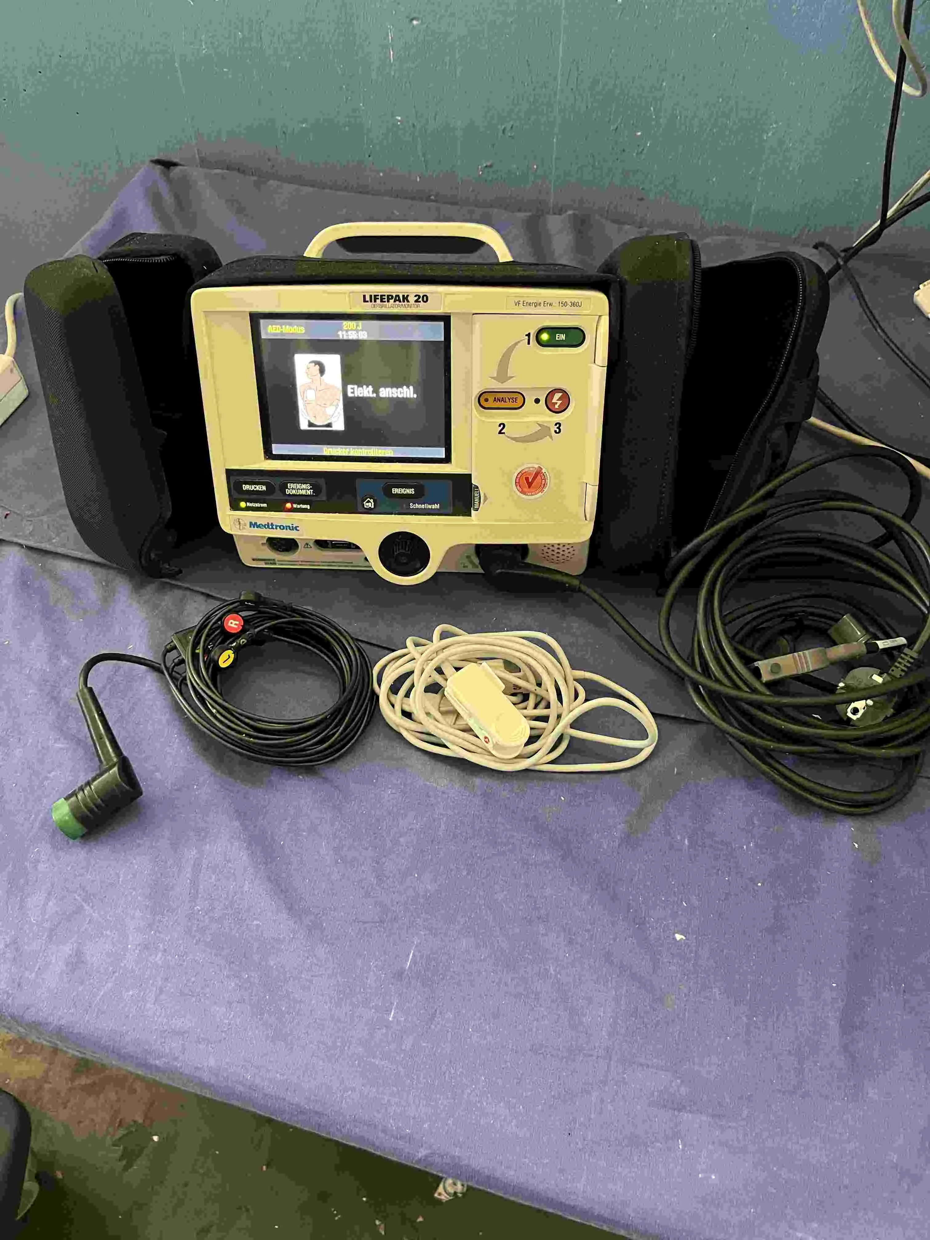 MEDTRONIC Lifepak 20 Defibrillator