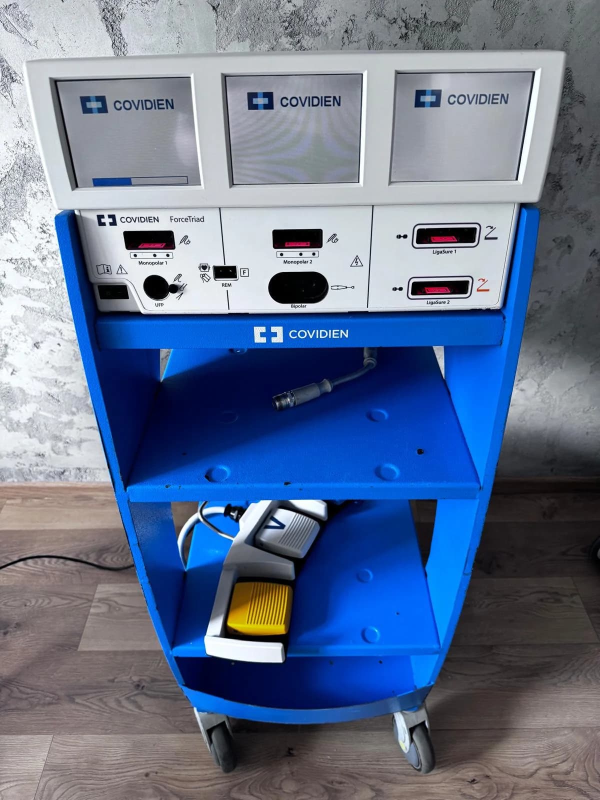 VALLEYLAB Force Triad Electrosurgical Unit
