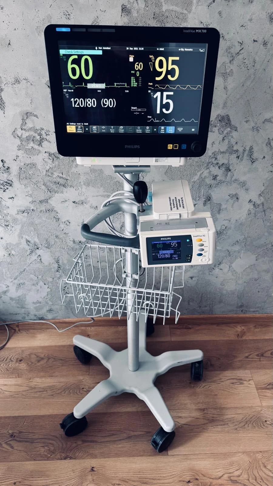 PHILIPS IntelliVue MX700 EKG monitor