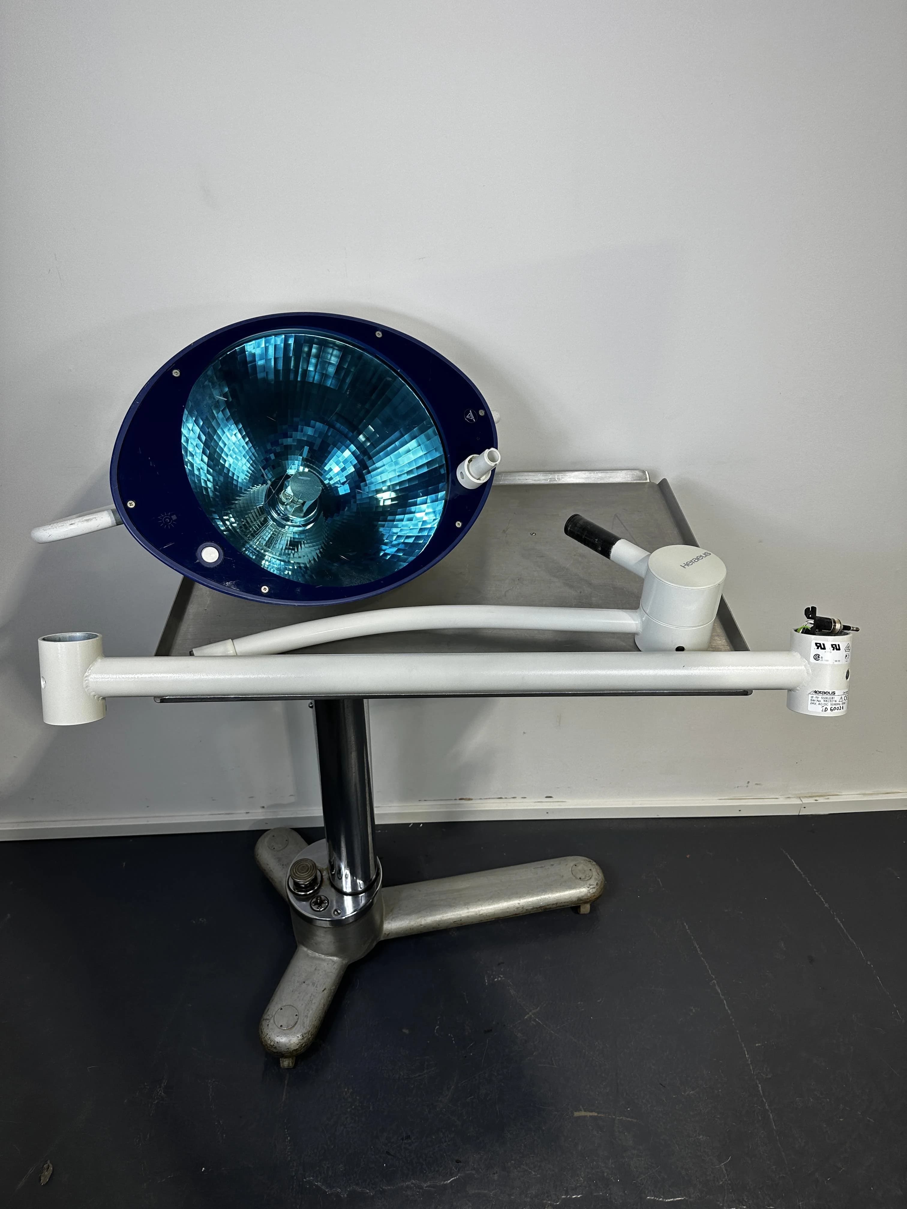 HANAULUX Blue 80 Surgical light