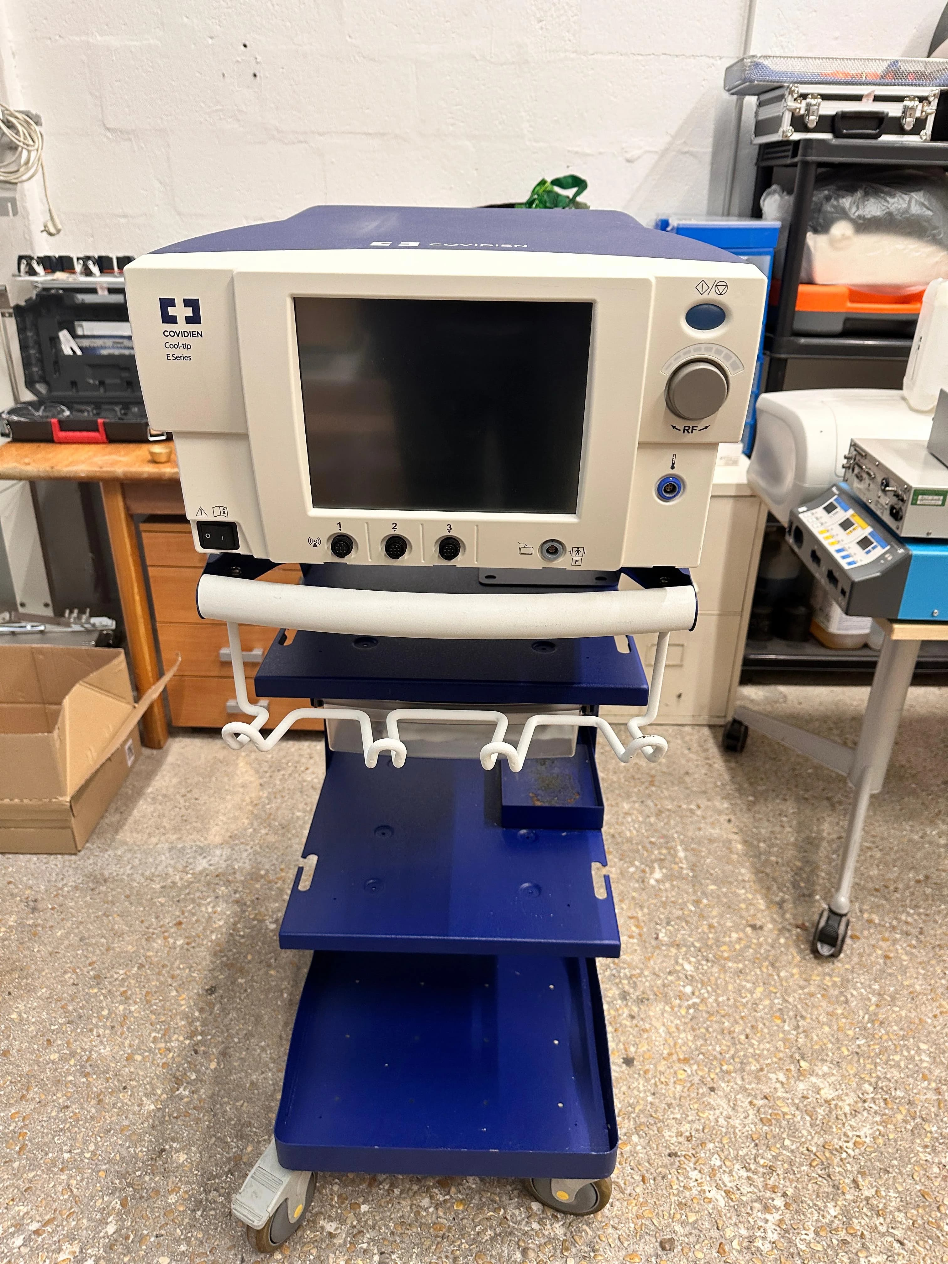 COVIDIEN Cool-tip E series Electrosurgical Unit