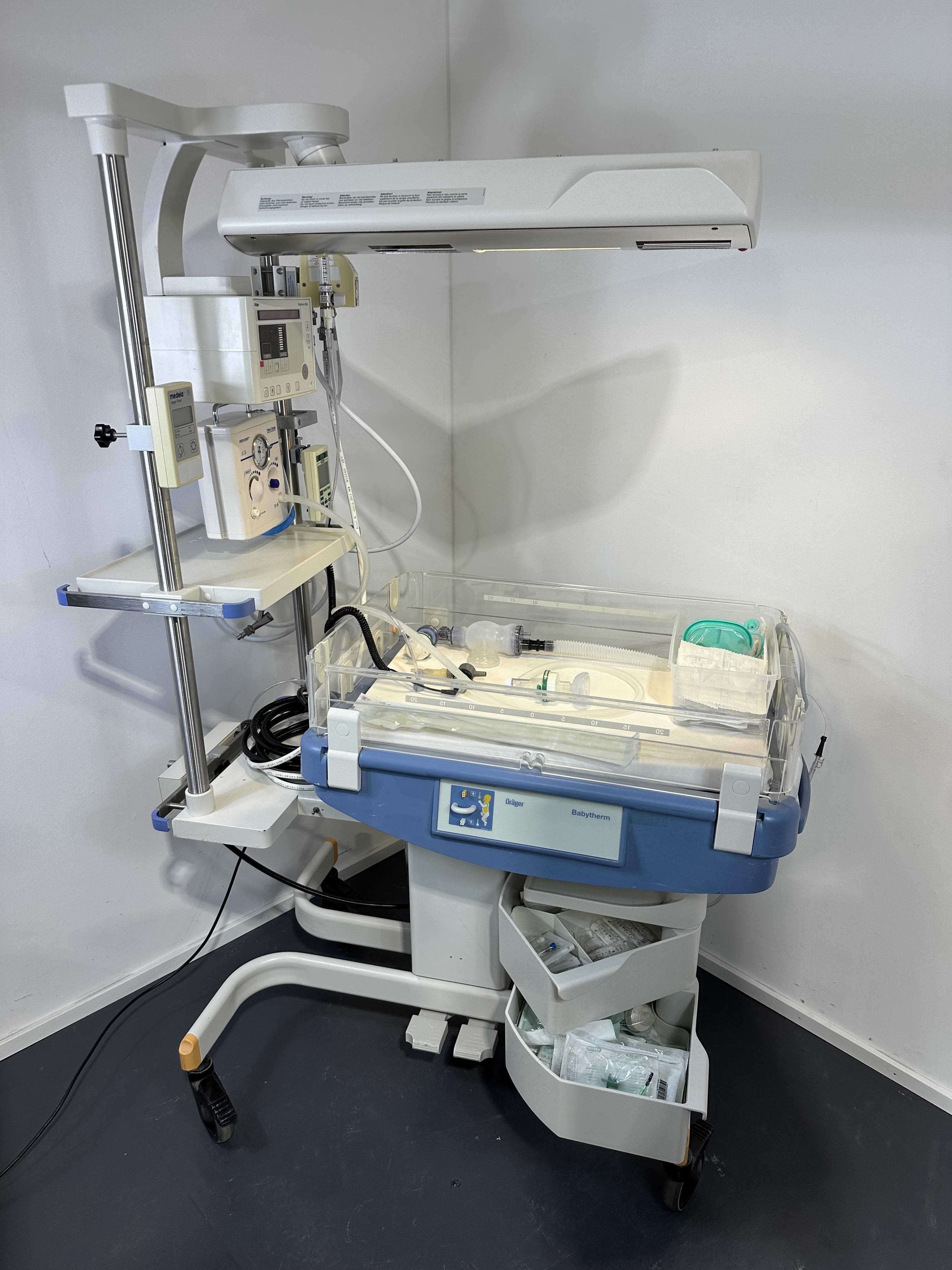 DRAGER Babytherm 8004 Neonatal incubator