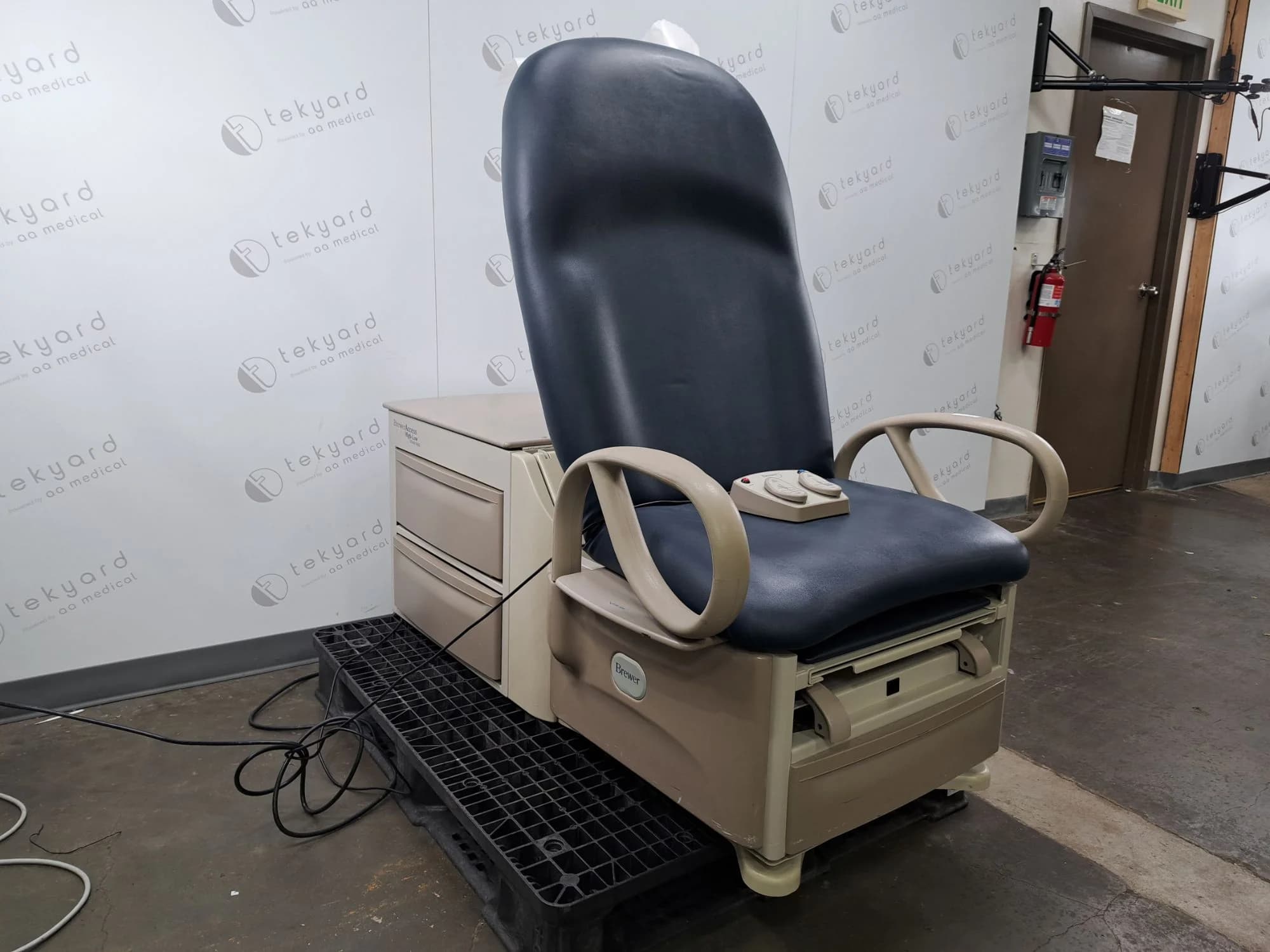 BREWER Access 6500 Examination chair