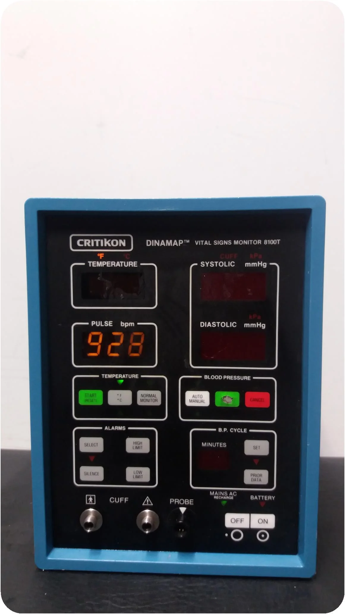 CRITIKON Dinamap 8100 Patient monitor
