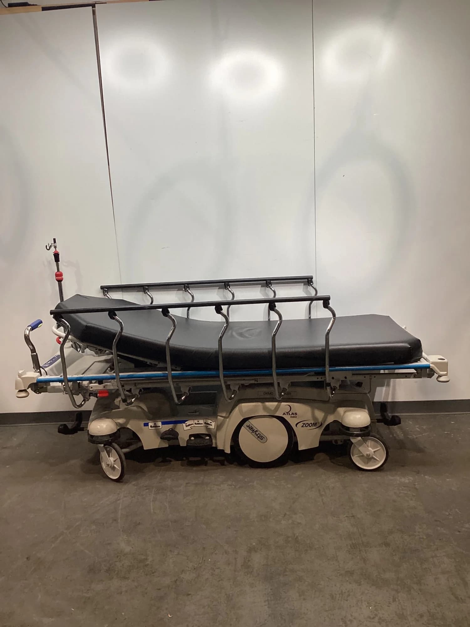 STRYKER Atlas 660 Stretcher trolley