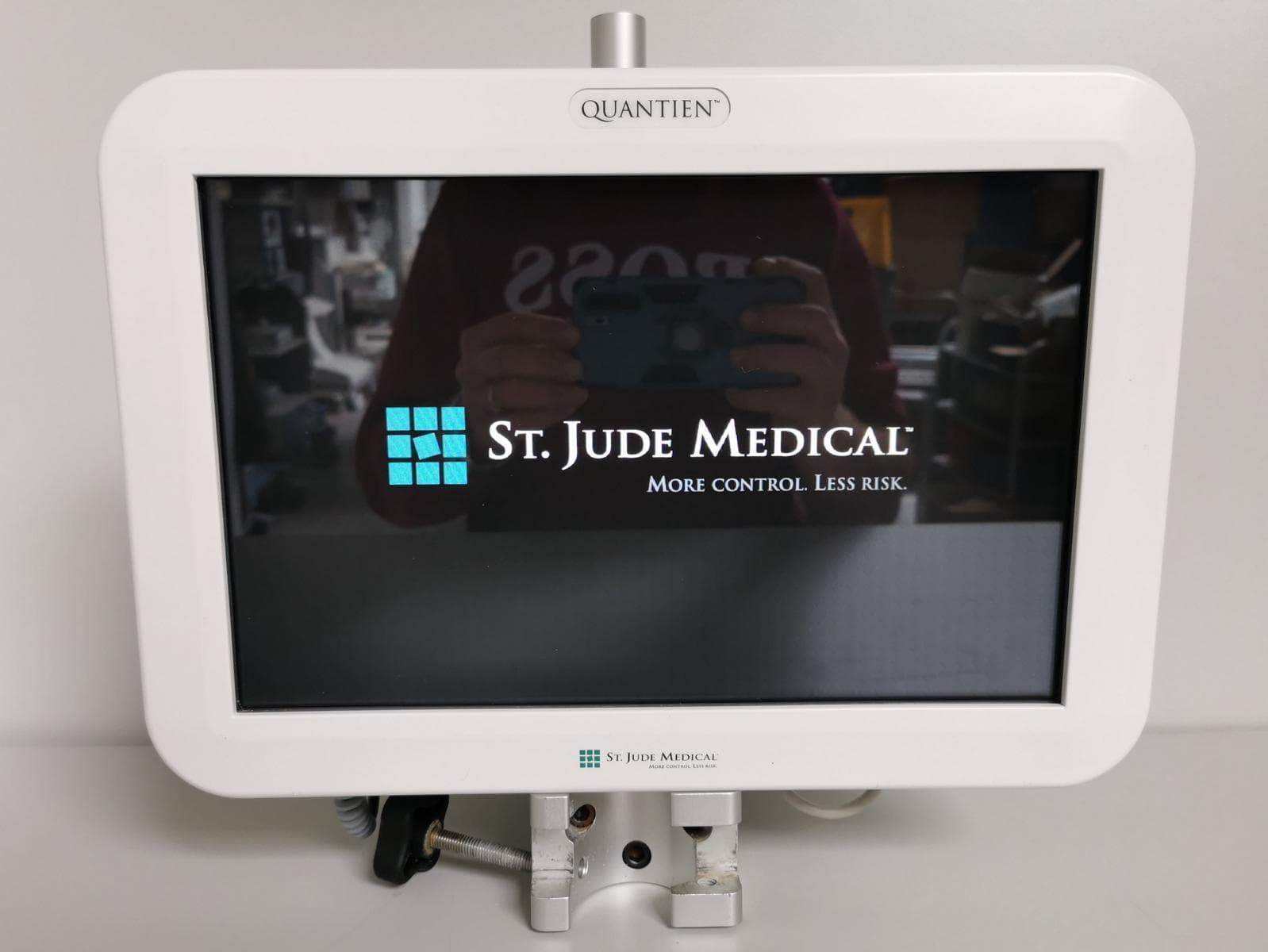 ST. JUDE MEDICAL Quantien Touchscreen Computer