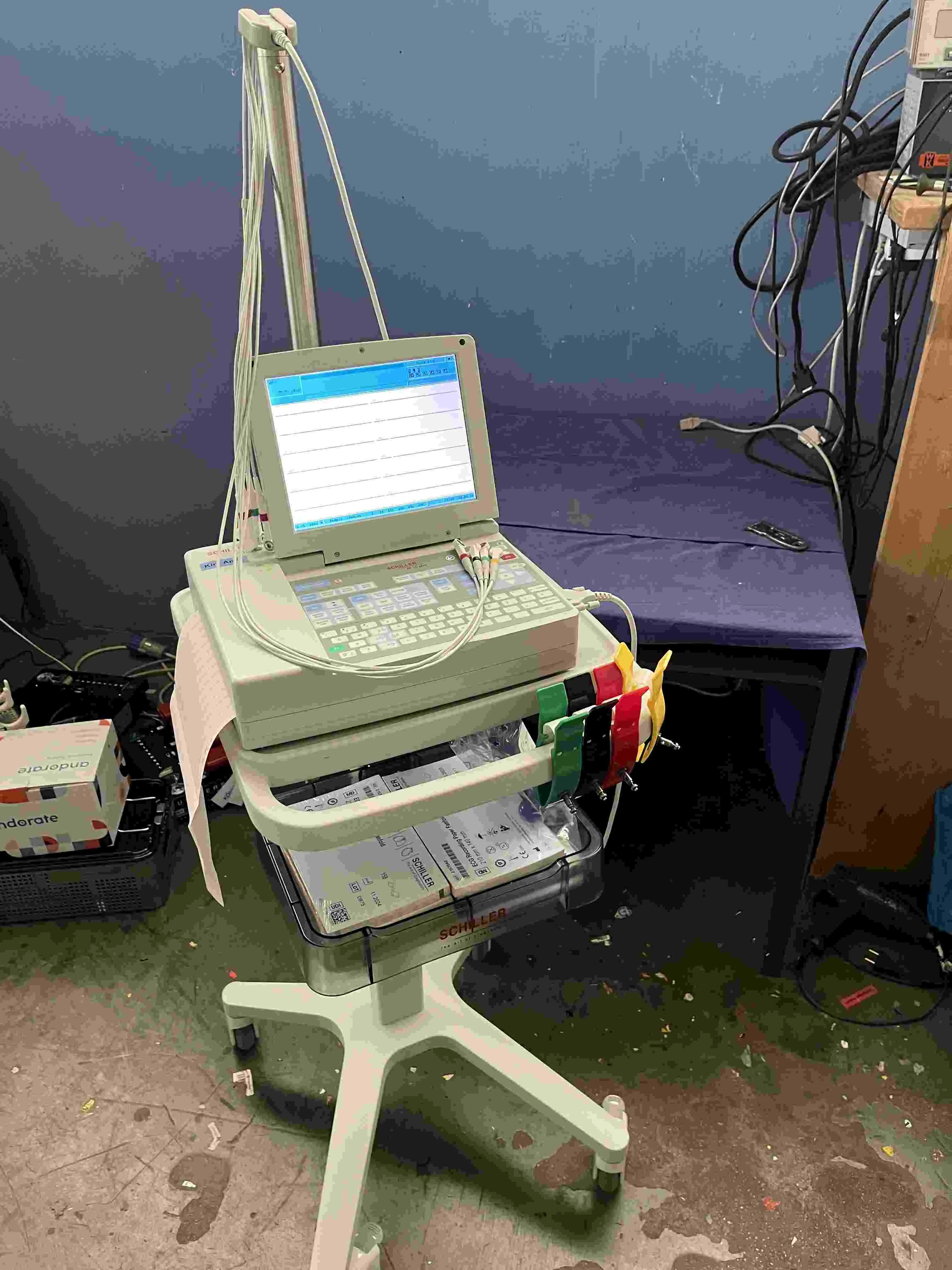 SCHILLER Cardiovit AT-10 plus EKG Machine