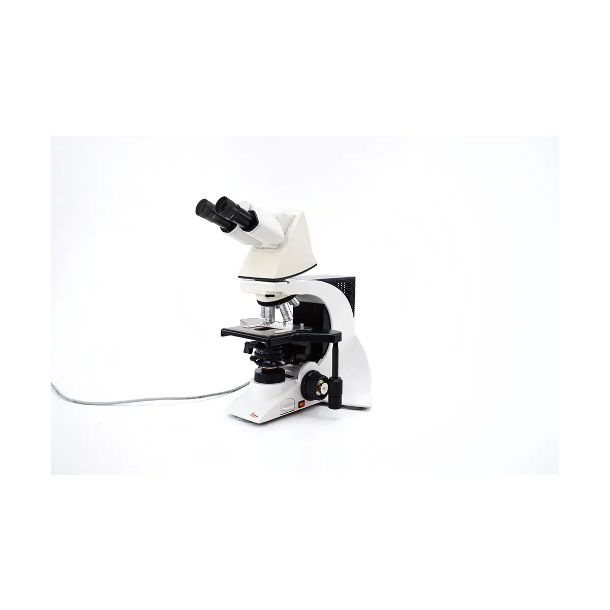 LEICA DM2000 Laboratory microscope
