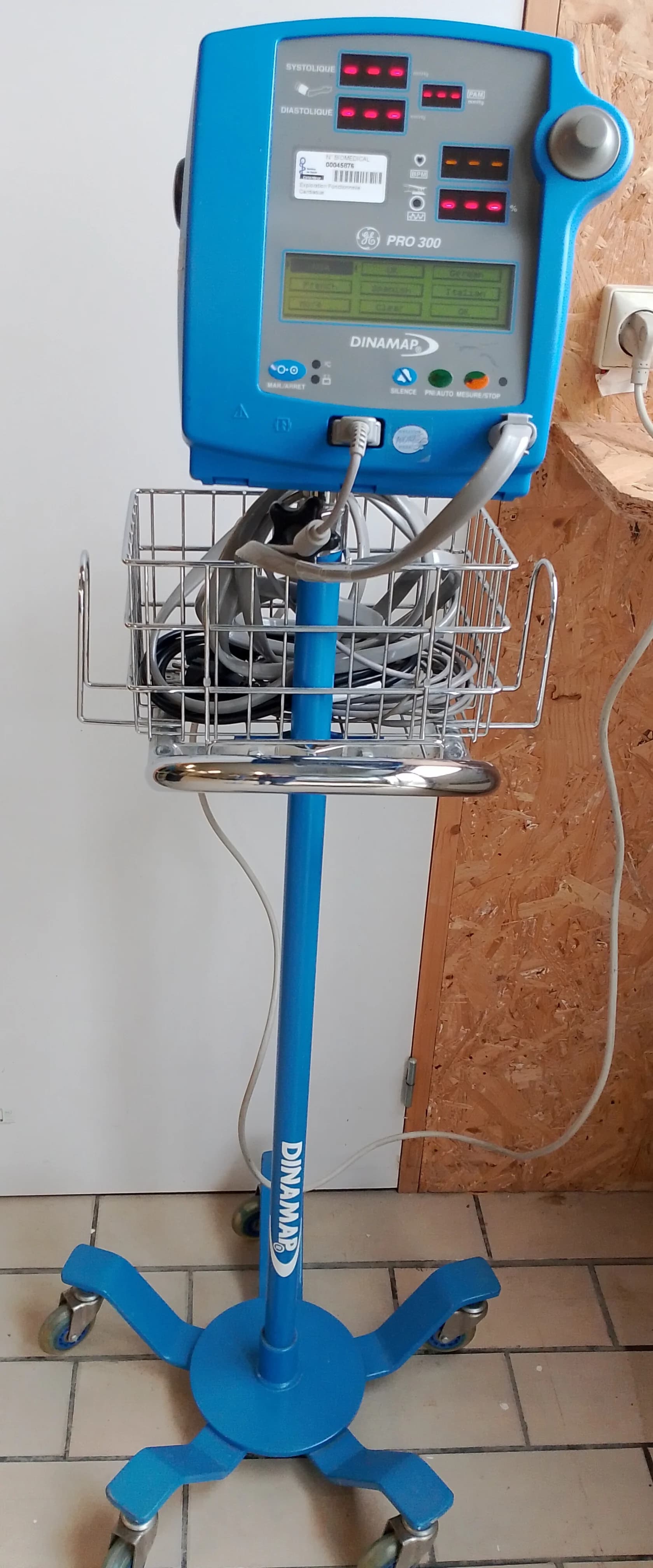 GE Dinamap PRO 300 Patient monitor