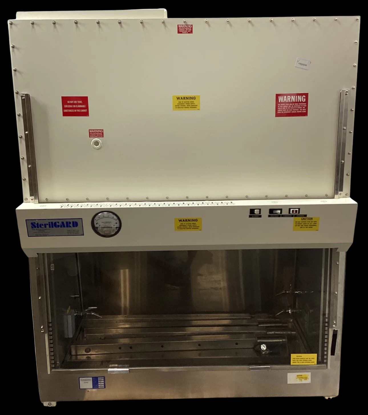 THE BAKER COMPANY SterilGARD II SG-400M Laboratory fume hood