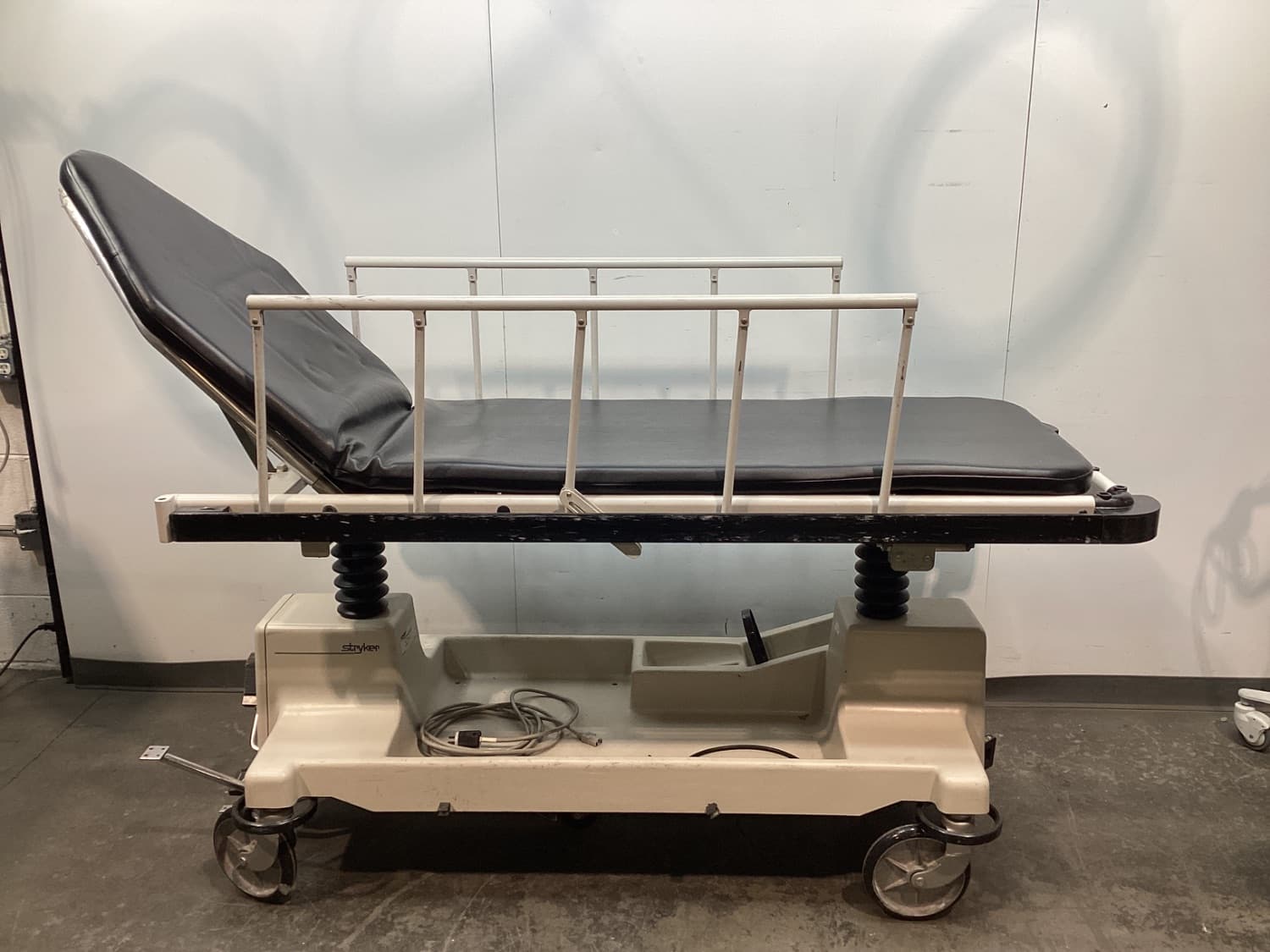 STRYKER 966 Stretcher trolley