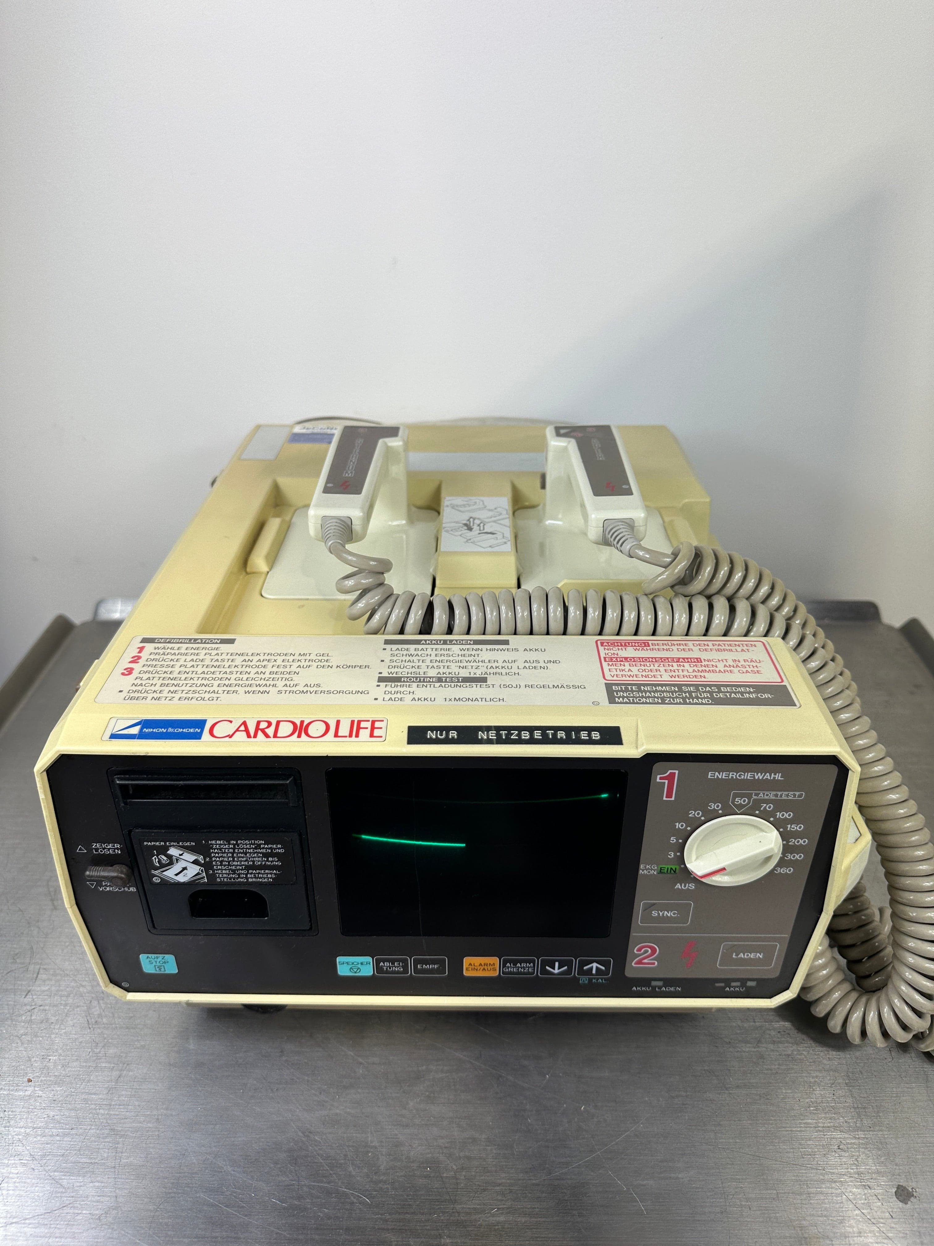 NIHON KOHDEN CardioLife TEC-7100G Defibrillator