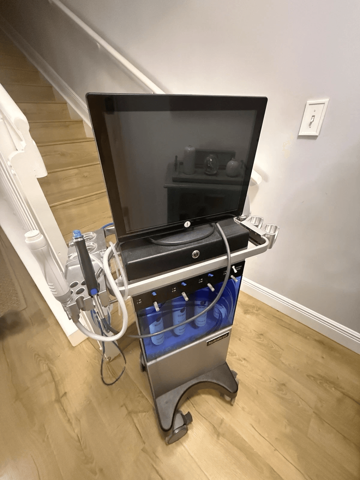 EDGE SYSTEMS Hydrafacial MD Microdermabrader