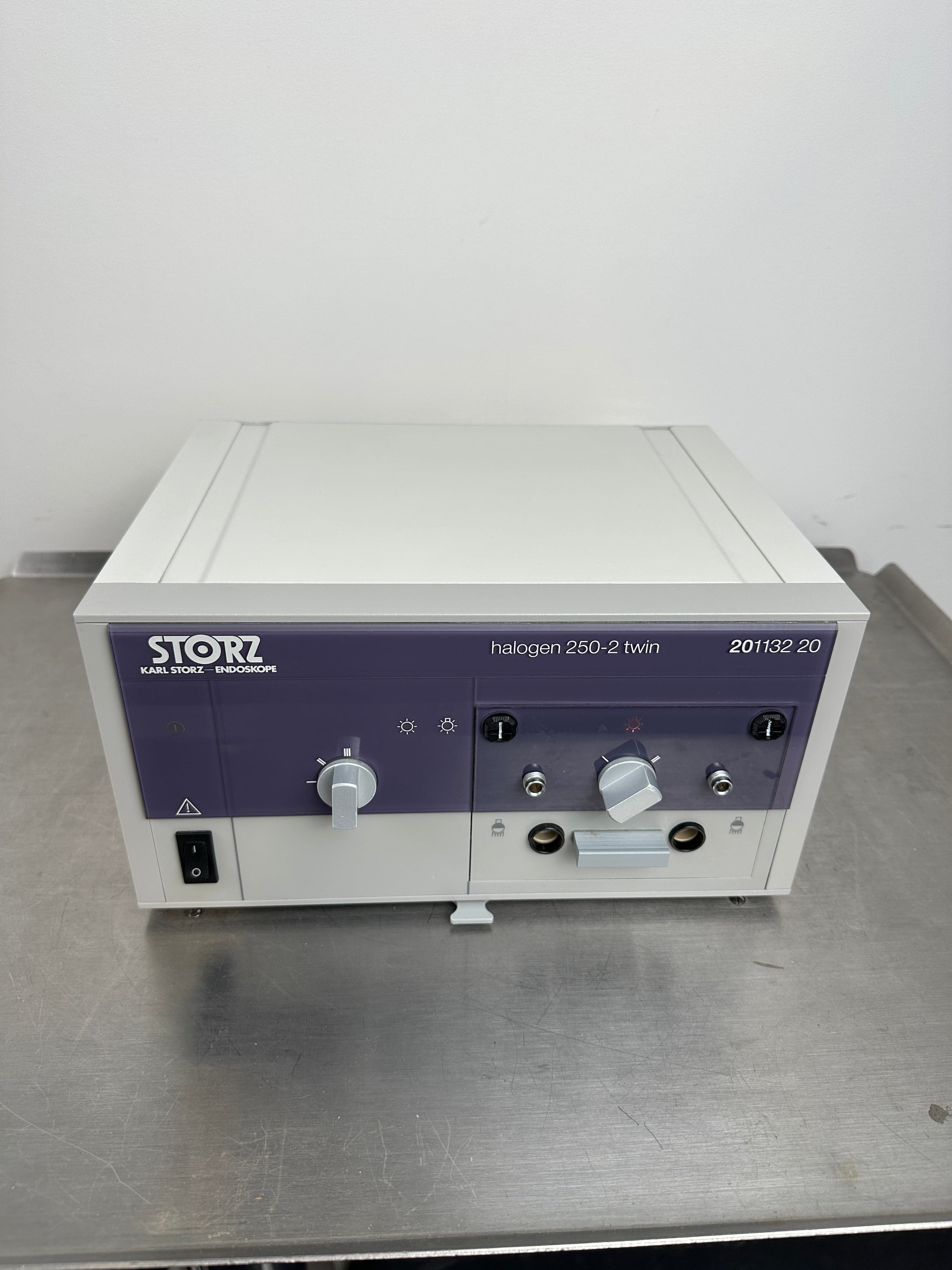 KARL STORZ halogen 250-2 twin 201132 20 Endoscope light source