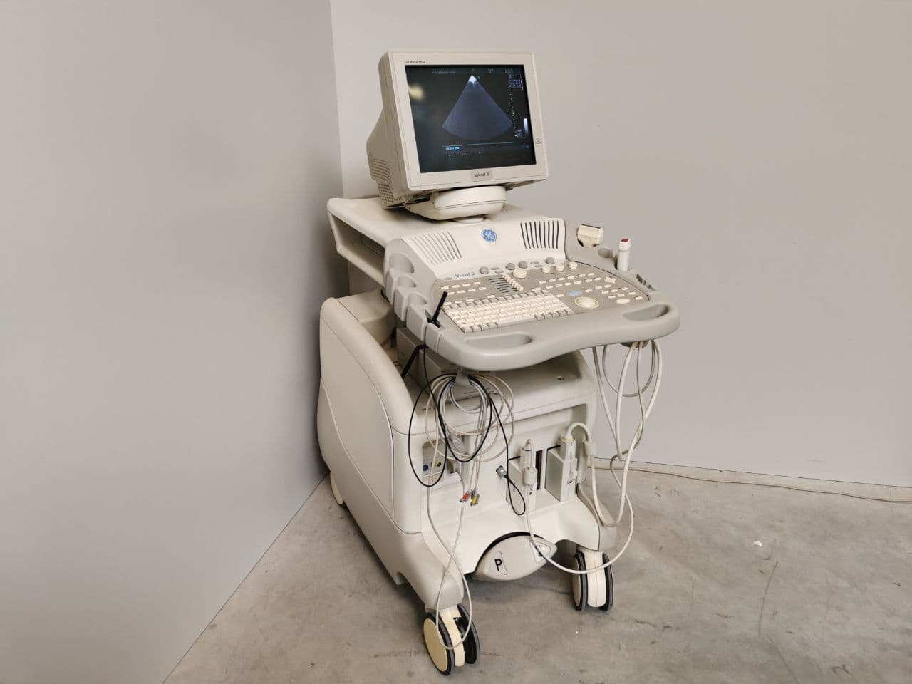 GE Vivid 3 Ultrasound Machine
