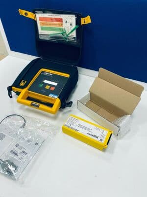 For Sale PHYSIO-CONTROL Lifepak 500 AED w/ new battery & electrodes English, Spanish, French .... Defibrillator