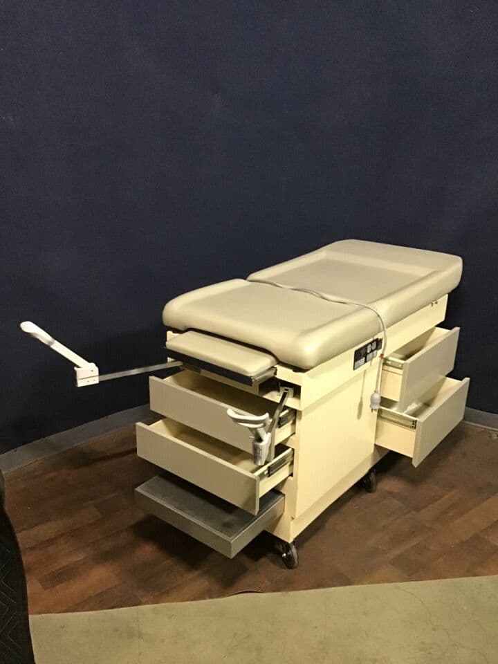 For Sale UMF 5140-A Exam Table
