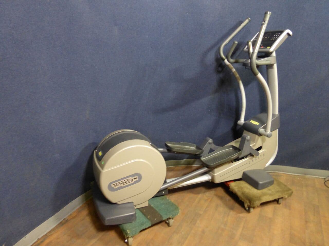 For Sale TECHNOGYM Elliptical (RS): Goal oriented display feedback and motivation Touch screen display Double Hand Sensor is eq