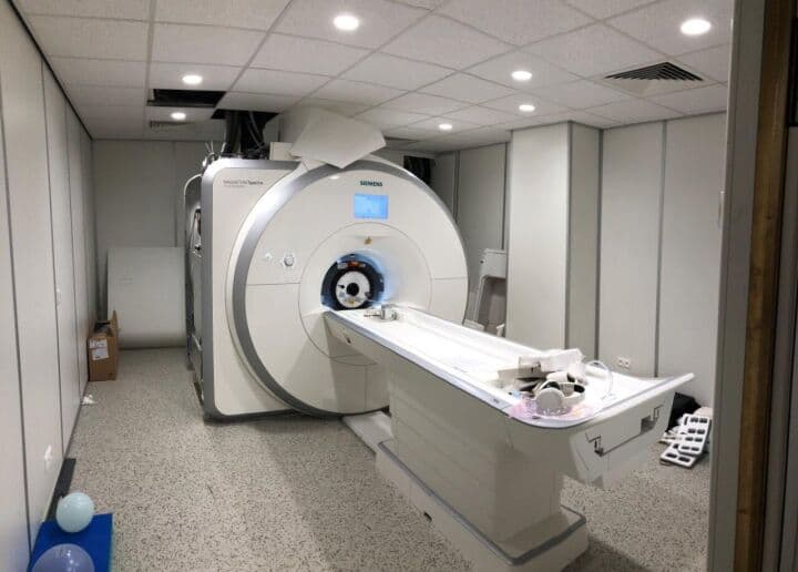 For Sale SIEMENS Spectra MRI Scanner