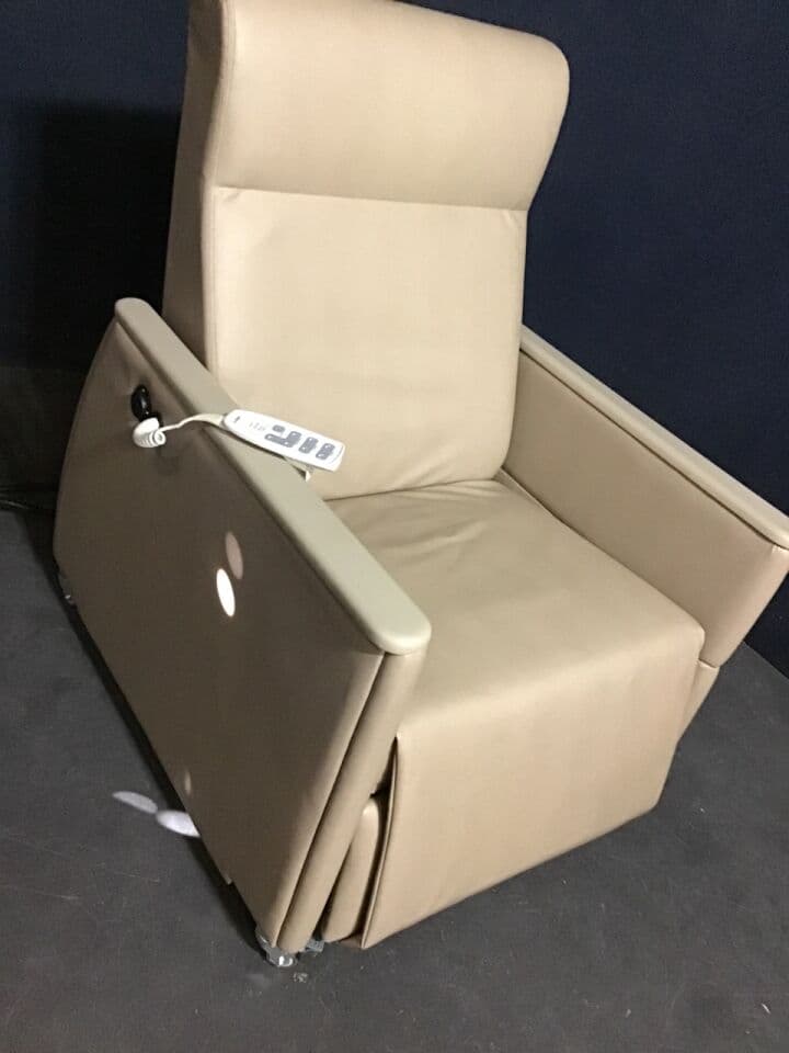 For Sale LINAK Recovery Recliner: *500lbs weight capacity