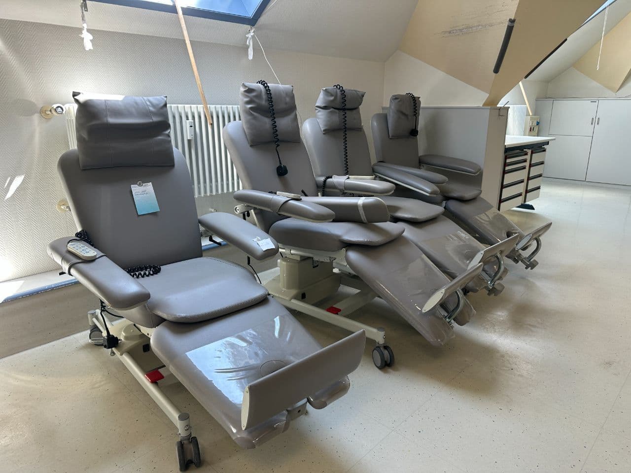 For Sale BIONIC ComfortLine Dialysis Chair