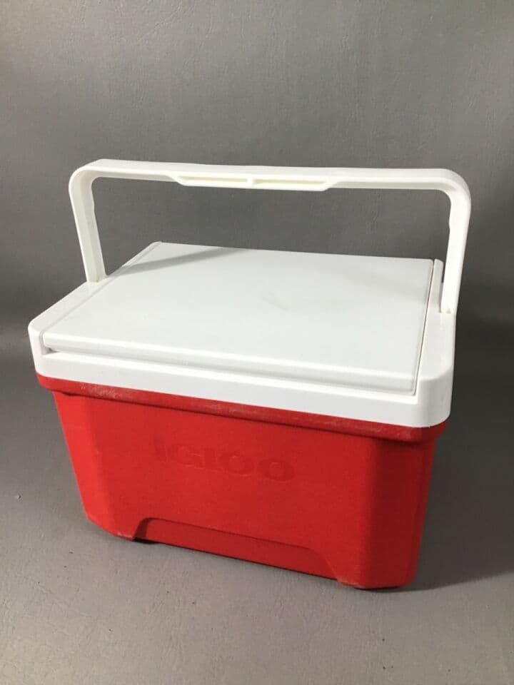 For Sale IGLOO 0902-A-2 Ice Chest
