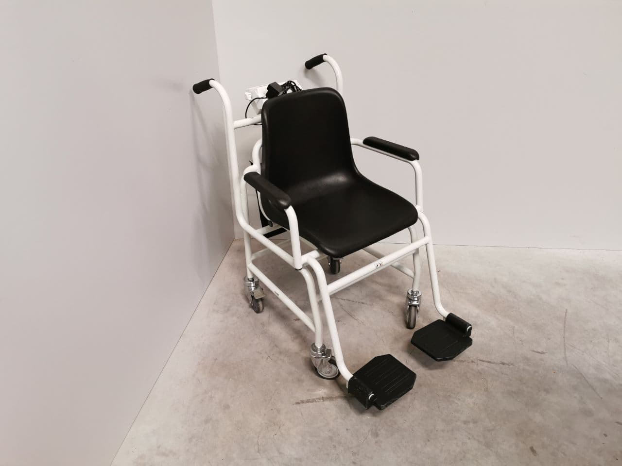 For Sale ADE Chair Scale M403020 Scale