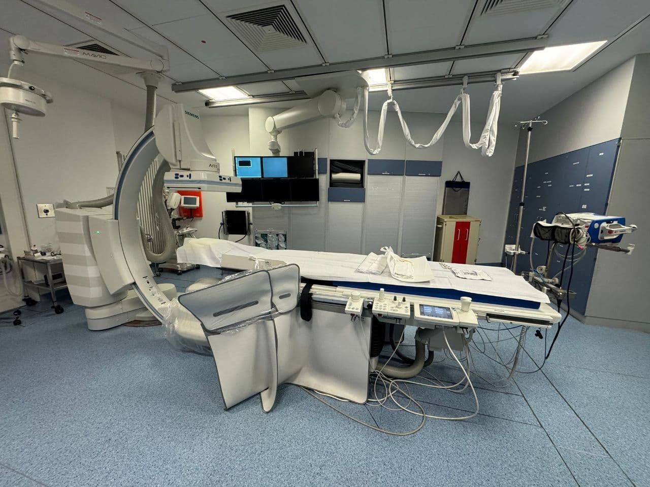 For Sale SIEMENS Artis Zee Angio Lab