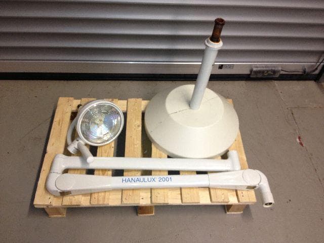 HANAULUX 2001 Surgical light