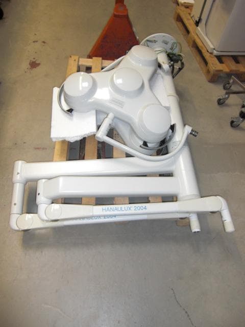 HANAULUX 2004 Surgical light