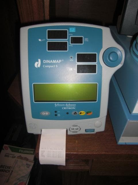 CRITIKON Dinamap Compact S Patient monitor