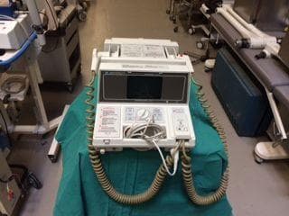 HEWLETT PACKARD 43120-A Defibrillator