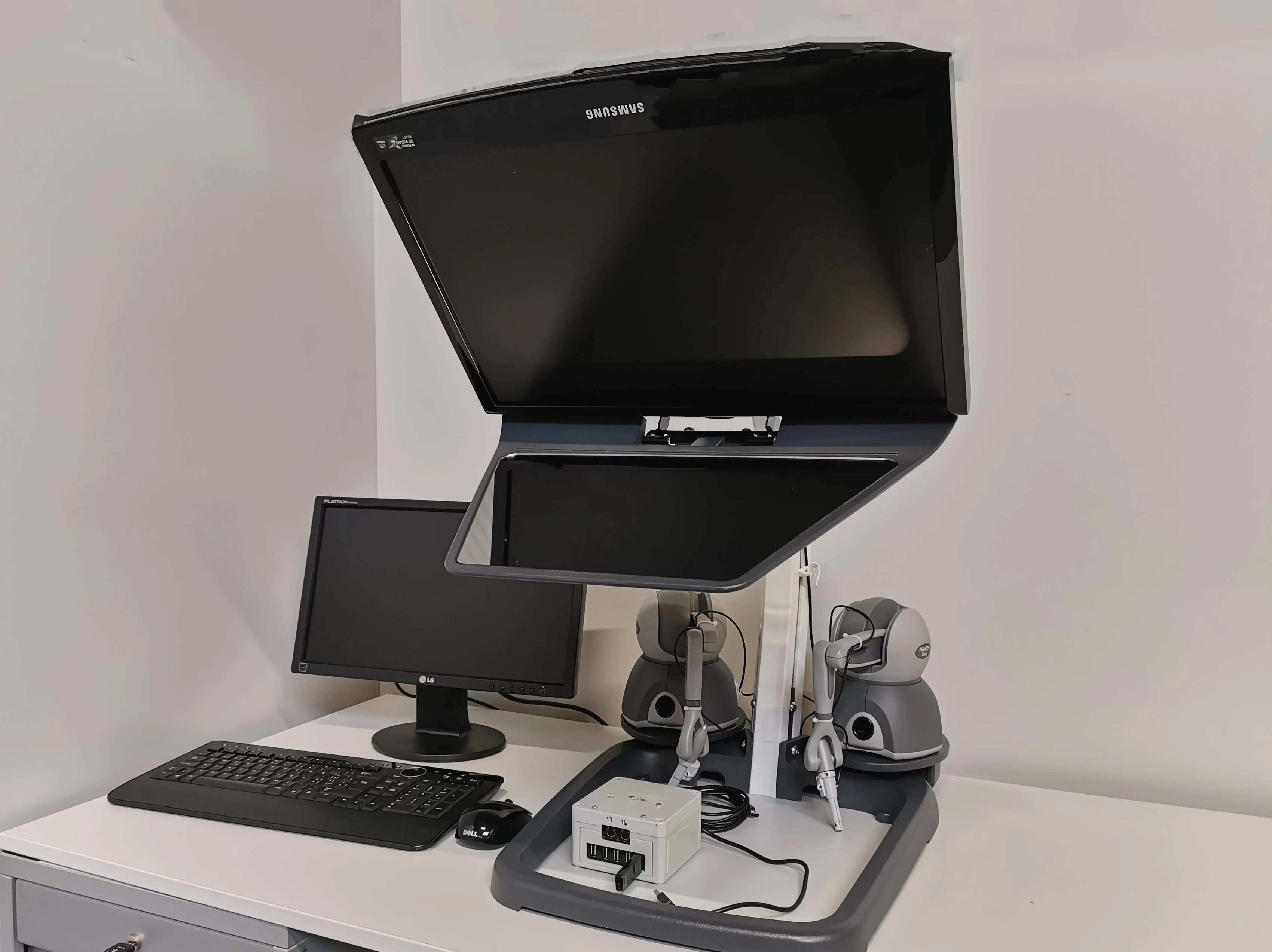 SENSABLE TECHNOLOGIES Phantom Omni Surgical robot