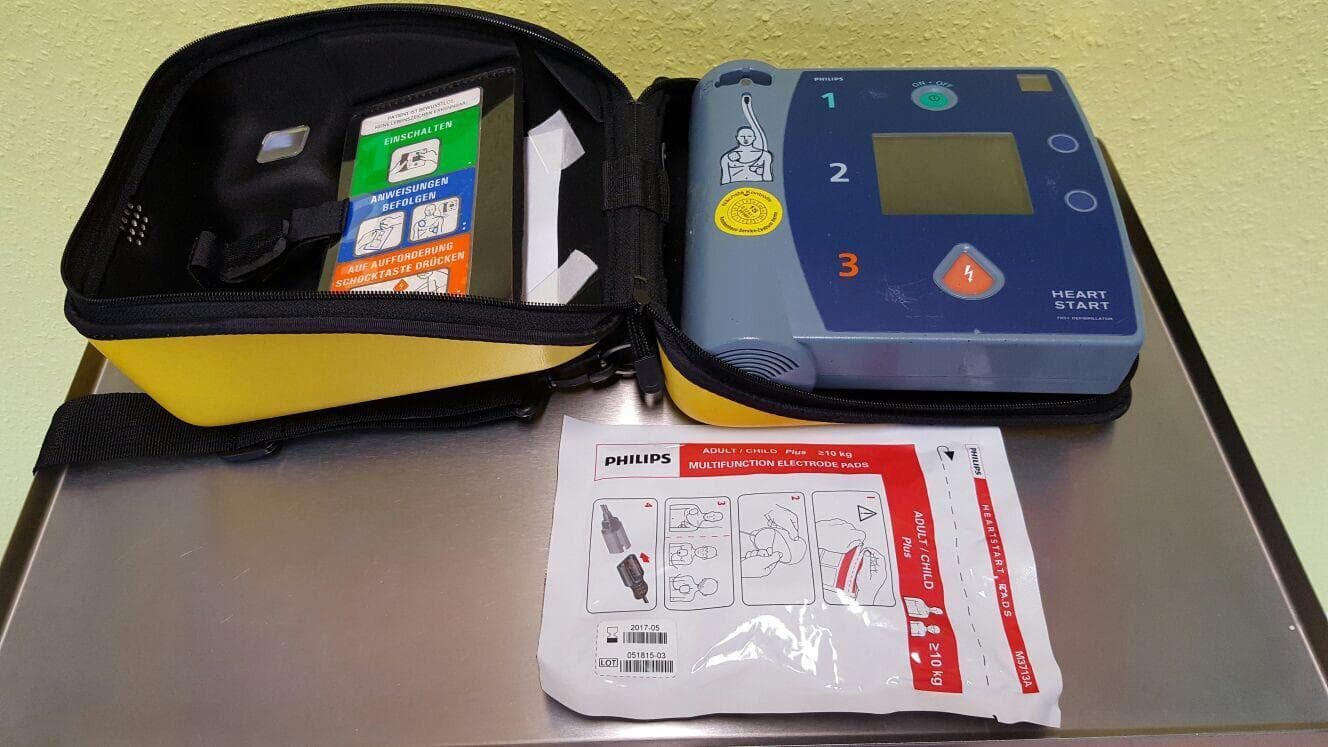PHILIPS HeartStart FR2 Defibrillator
