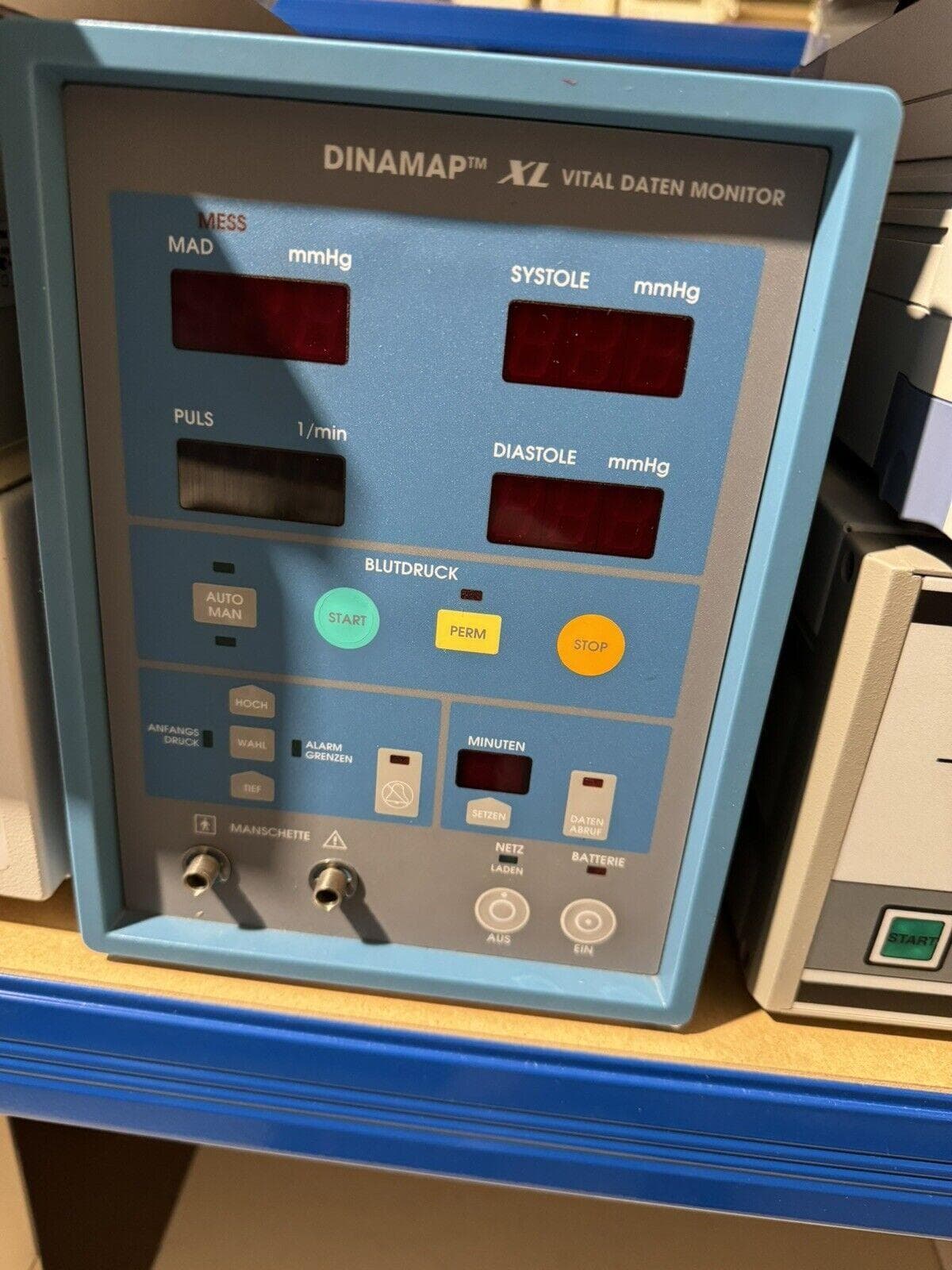 CRITIKON Dinamap XL Patient monitor