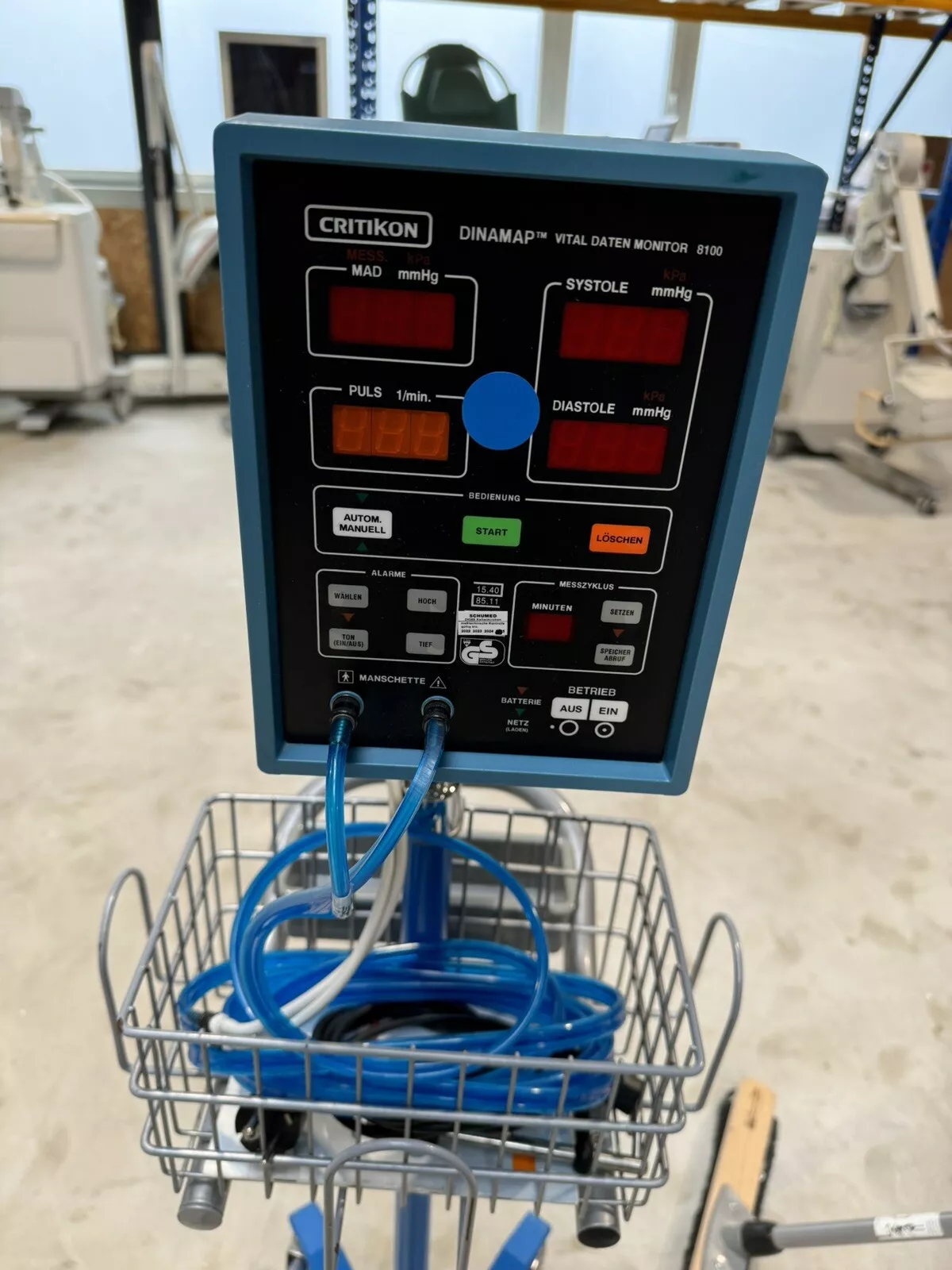 CRITIKON Dinamap 8100 Patient monitor