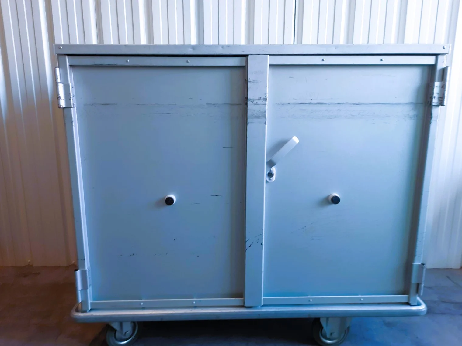 JUSTRITE Model 25702 Acid Safety Storage Cabinet Laboratory furniture