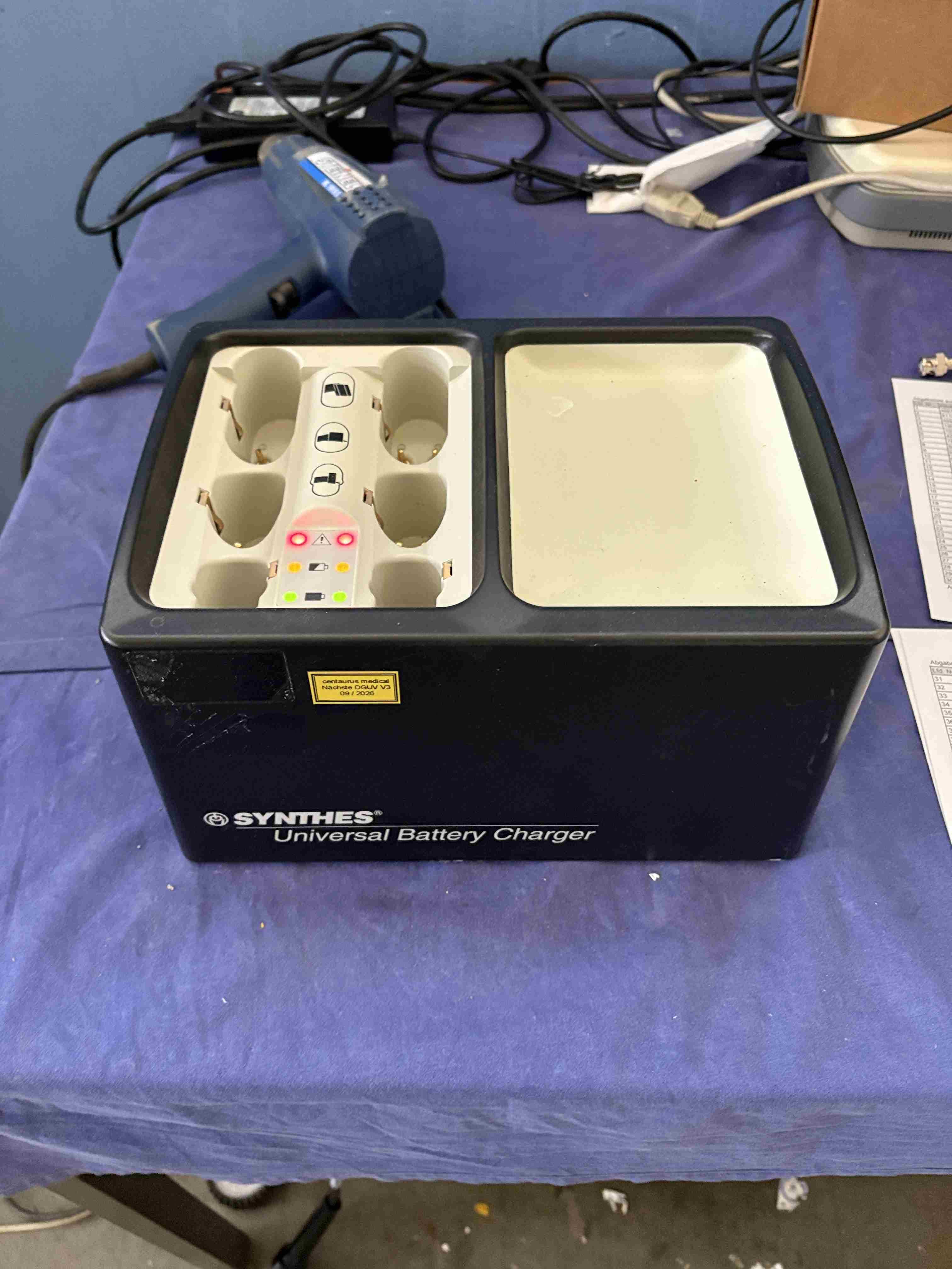 SYNTHES Universal Battery Charger Battery charger