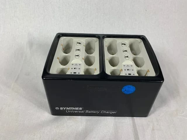 SYNTHES Universal Battery Charger Battery charger