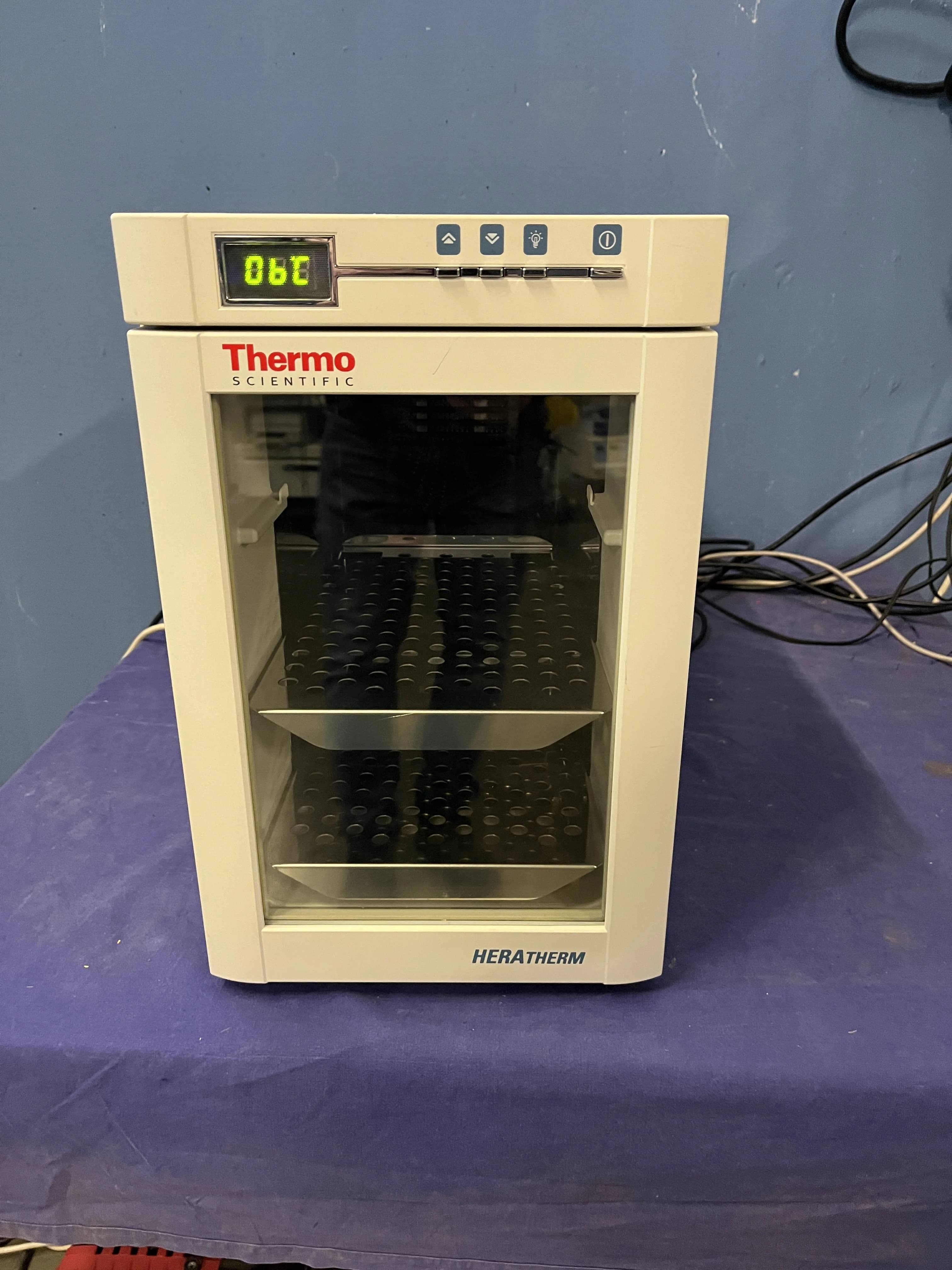 THERMO SCIENTIFIC Heratherm Compact IMC18 Laboratory incubator