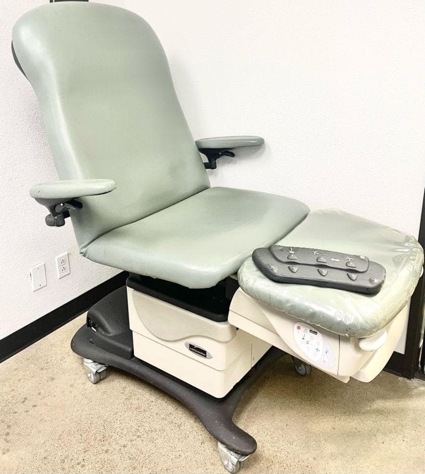 MIDMARK 647 Podiatry chair