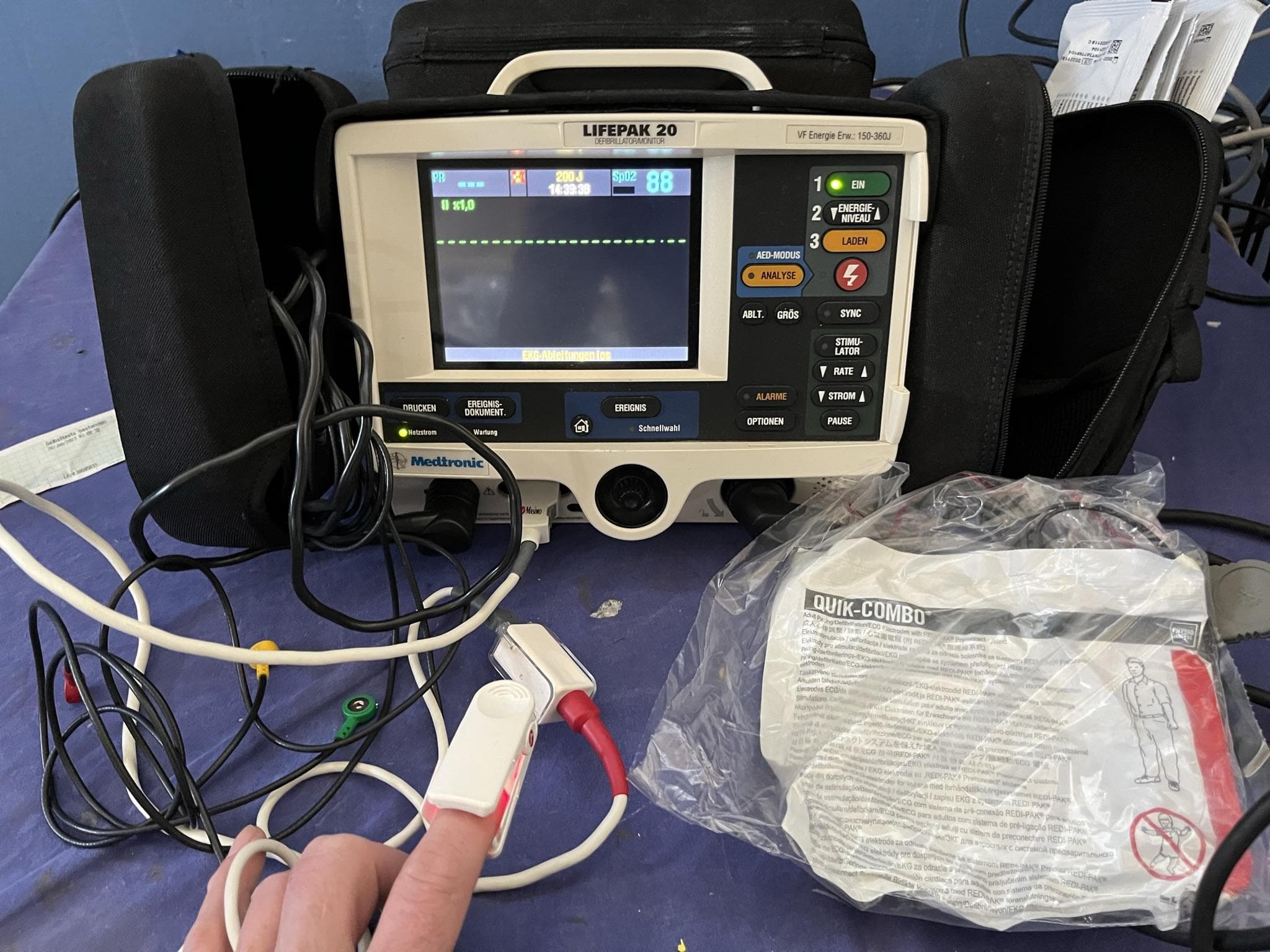 MEDTRONIC LifePak 20e Defibrillator
