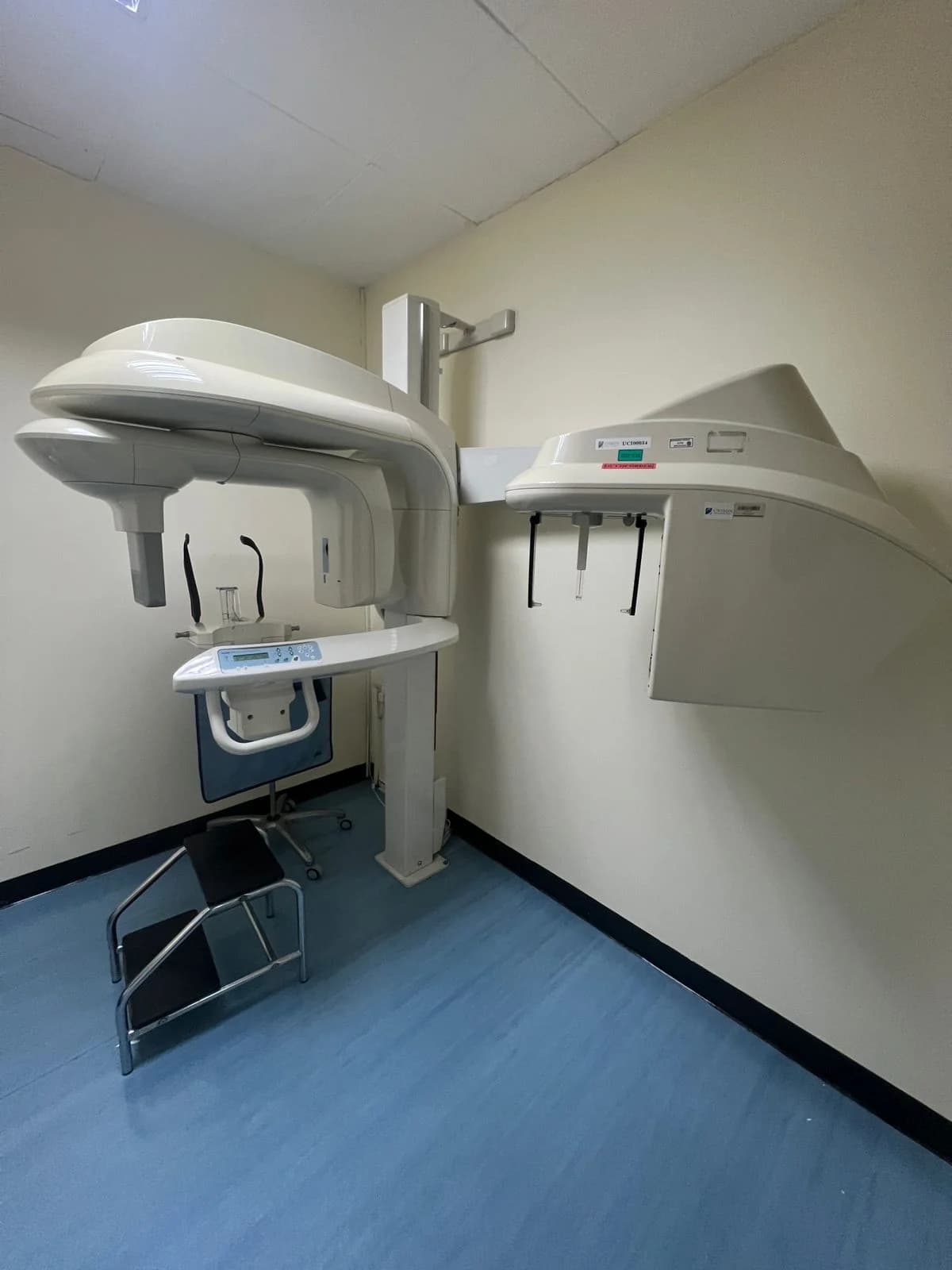 CARESTREAM 9000 3D ConeBeam/Pan Dental X-ray Machine