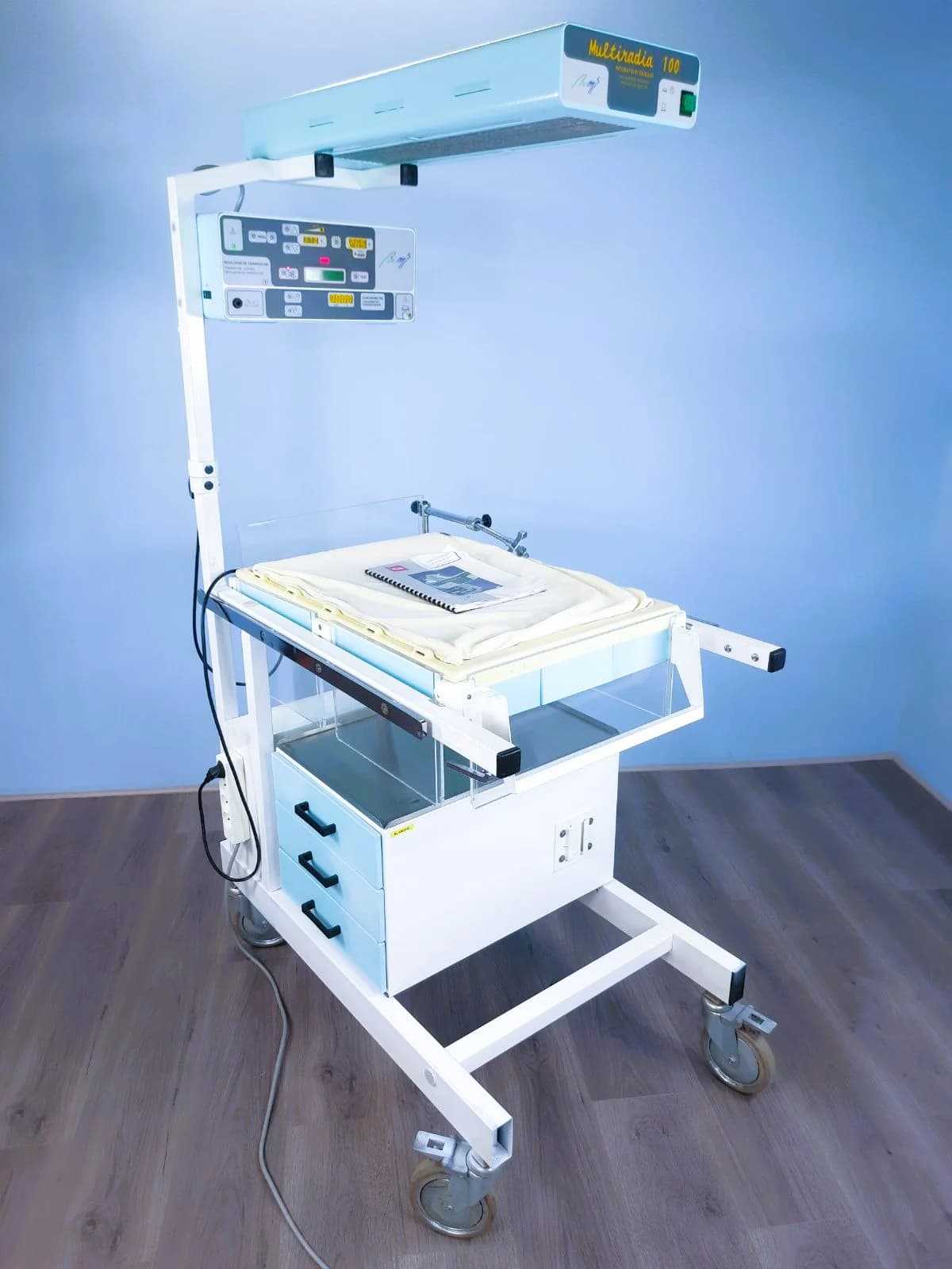 BIOMS Multiradia 100 Neonatal incubator