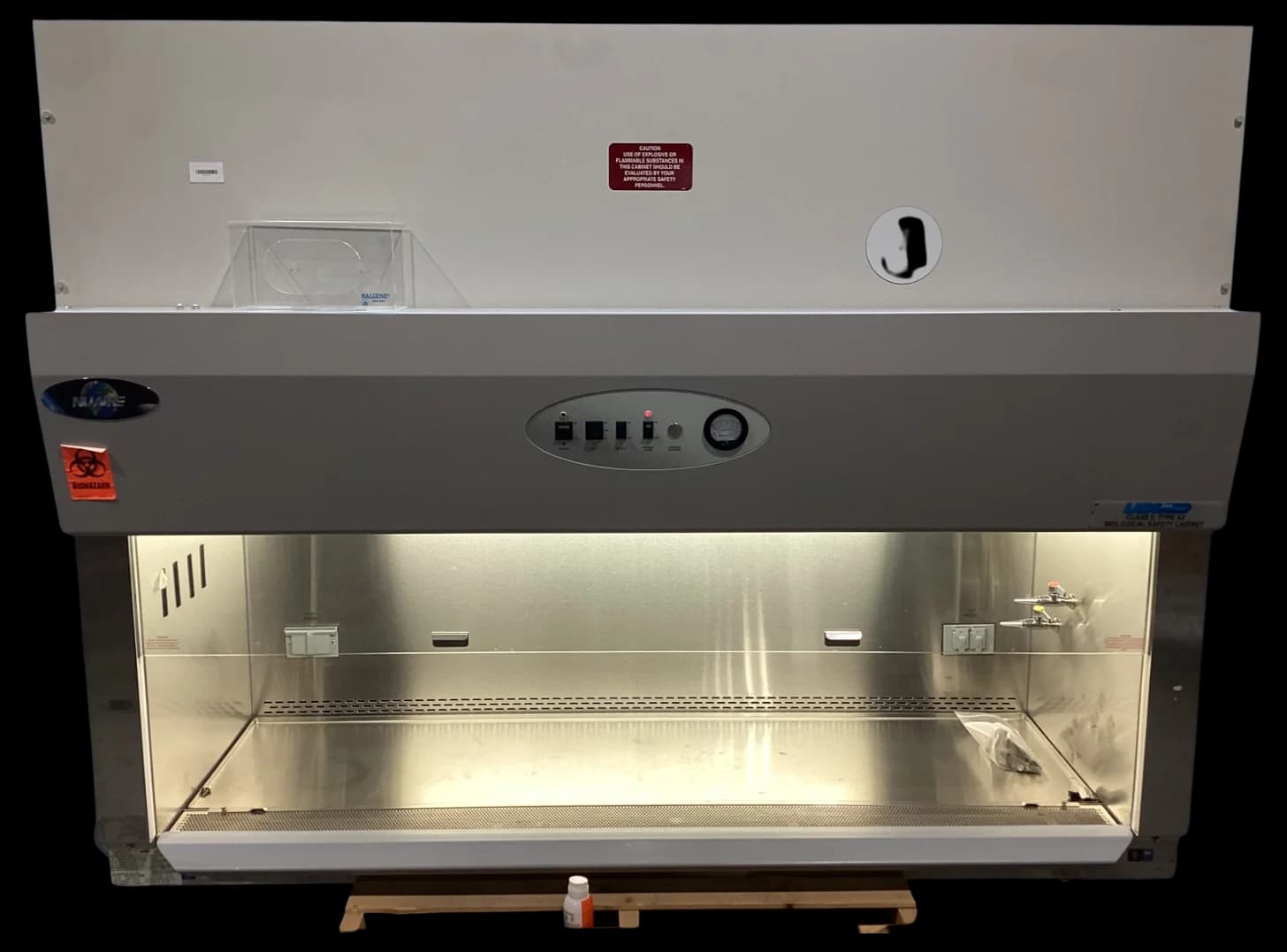NUAIRE NU-425-600 Microbiological safety cabinet