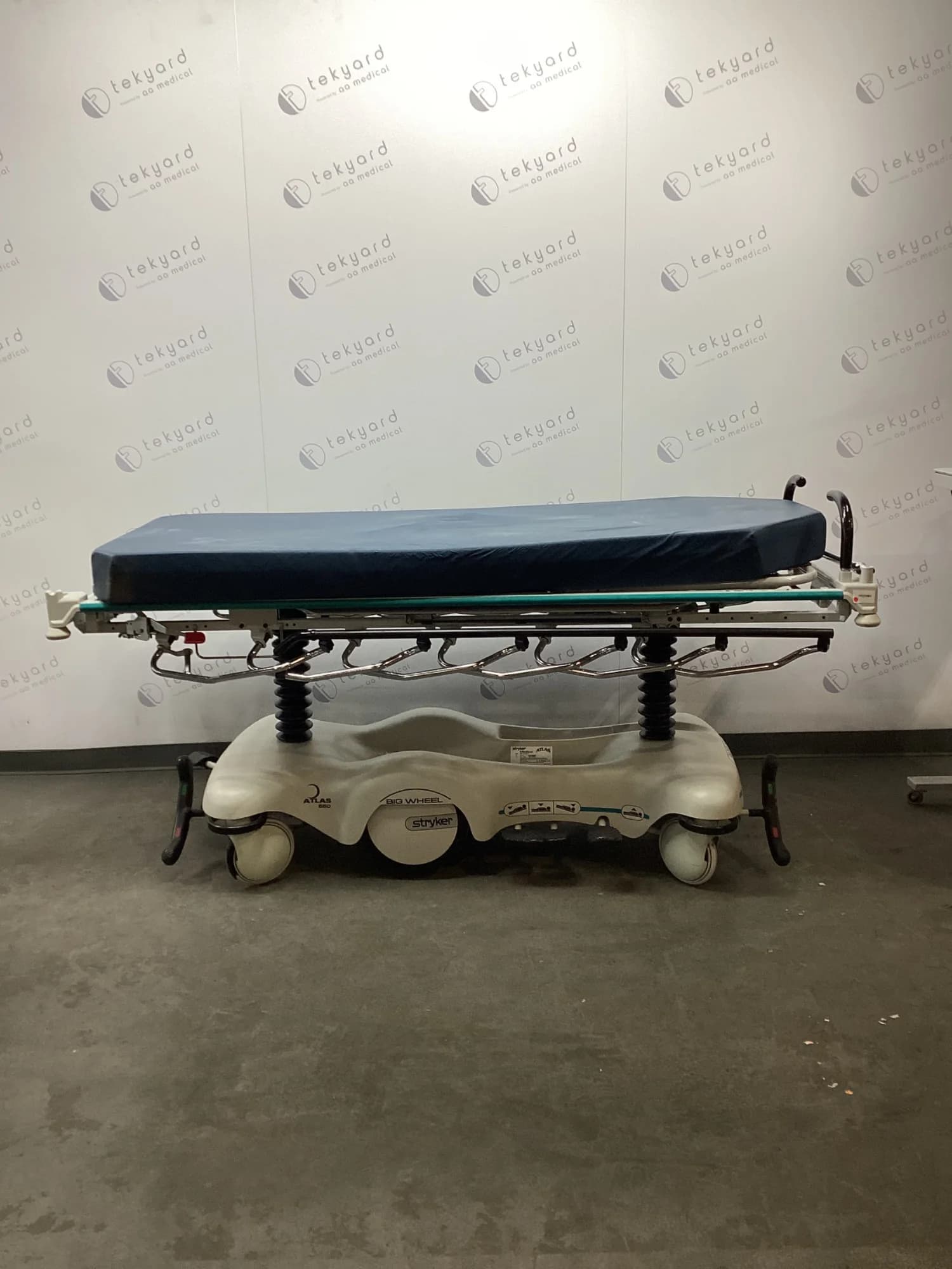 STRYKER Atlas 660 Stretcher trolley